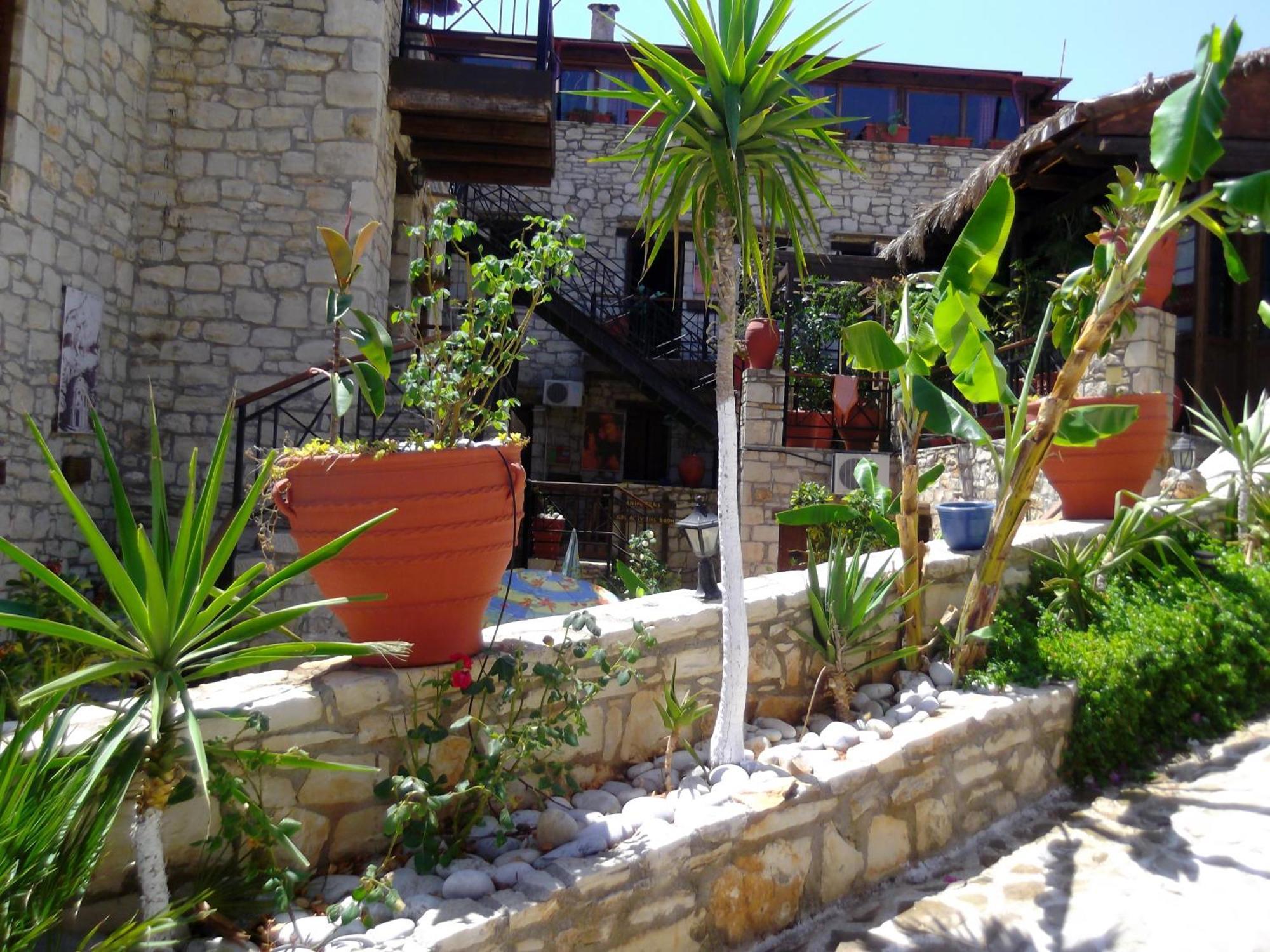 Stone Village Hotel Apartments Bali  Bagian luar foto