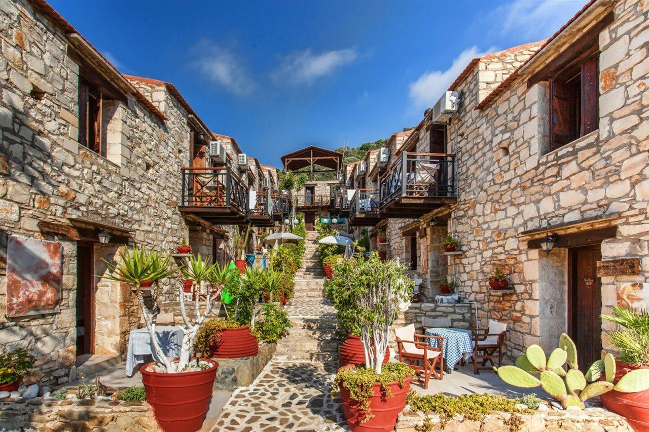 Stone Village Hotel Apartments Bali  Bagian luar foto